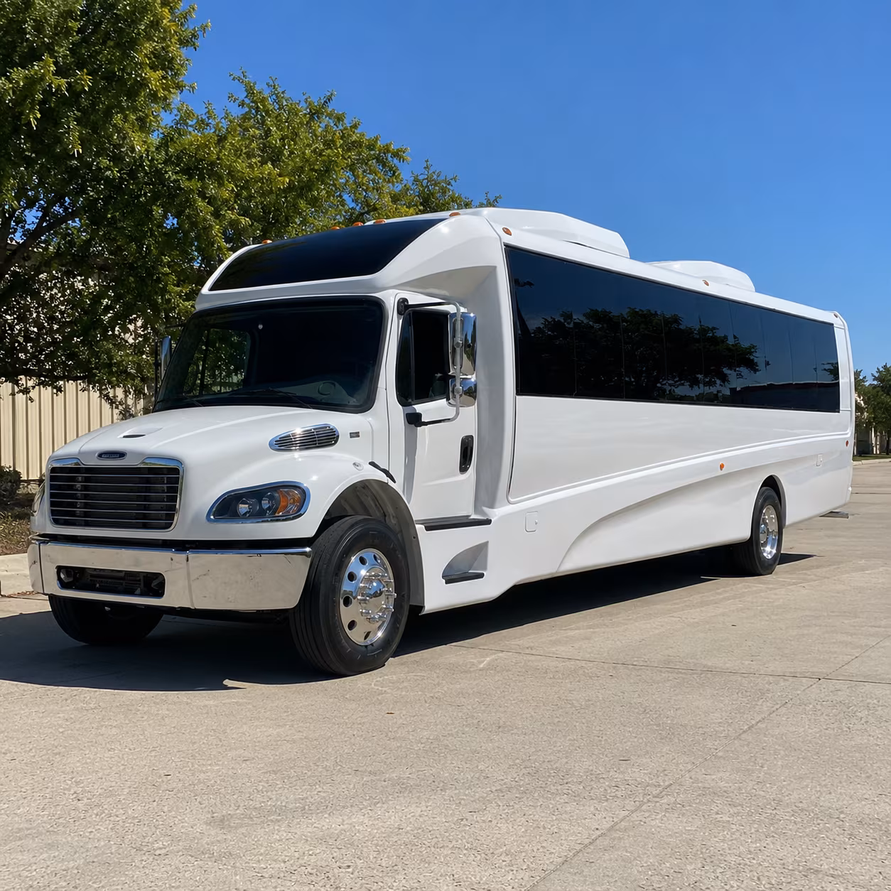 south gate 30 passenger minibus